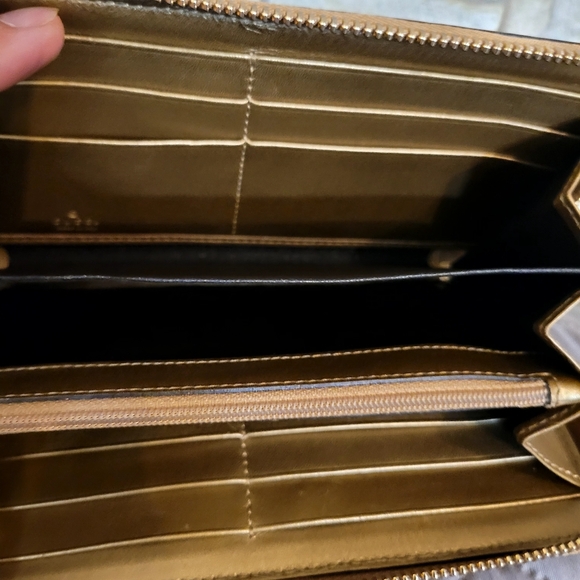 Authentic Gucci Gold Micro Guccissima Zip Around Wallet - Picture 14 of 17